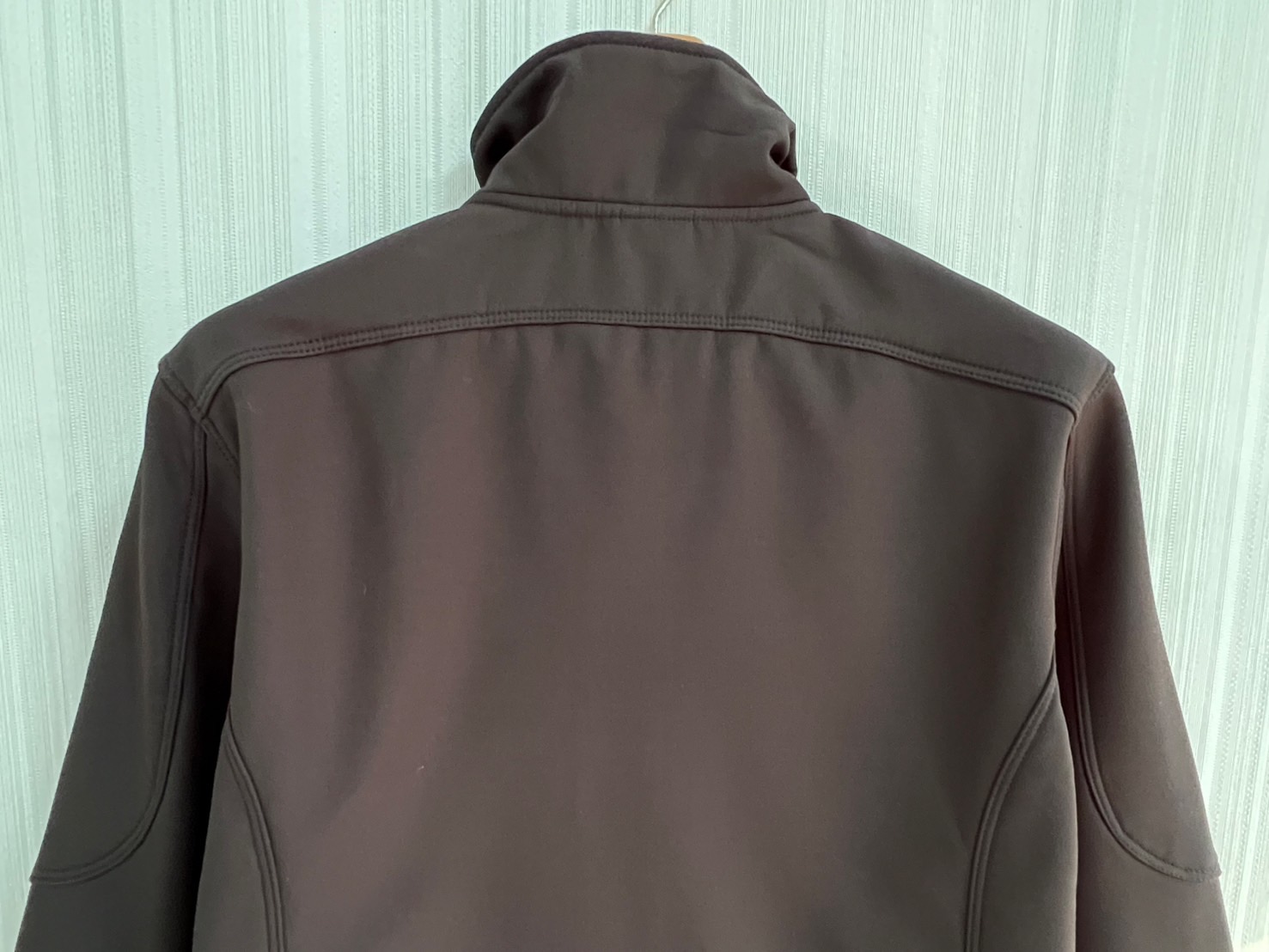 เสื้อแจ็คเก็ต เนื้อผ้าลามิเนต รุ่นใหม่ สีดำ ซิป YKK งานเย็บสวยมาก