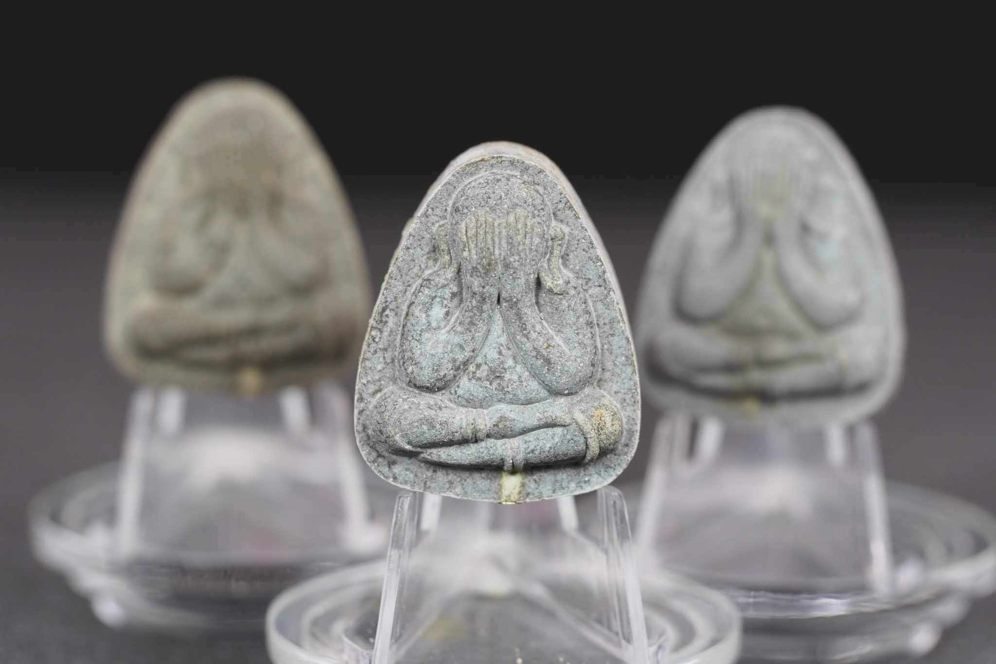 พระปิดตาพิมพ์ปลดหนี้หลวงปู่โต๊ะ เนื้อผงธูปฝังตะกรุดเงินแท้ 1 ดอก หลังยันต์ตรี รุ่นสร้างโบสถ์วัดบ้านอ้อ