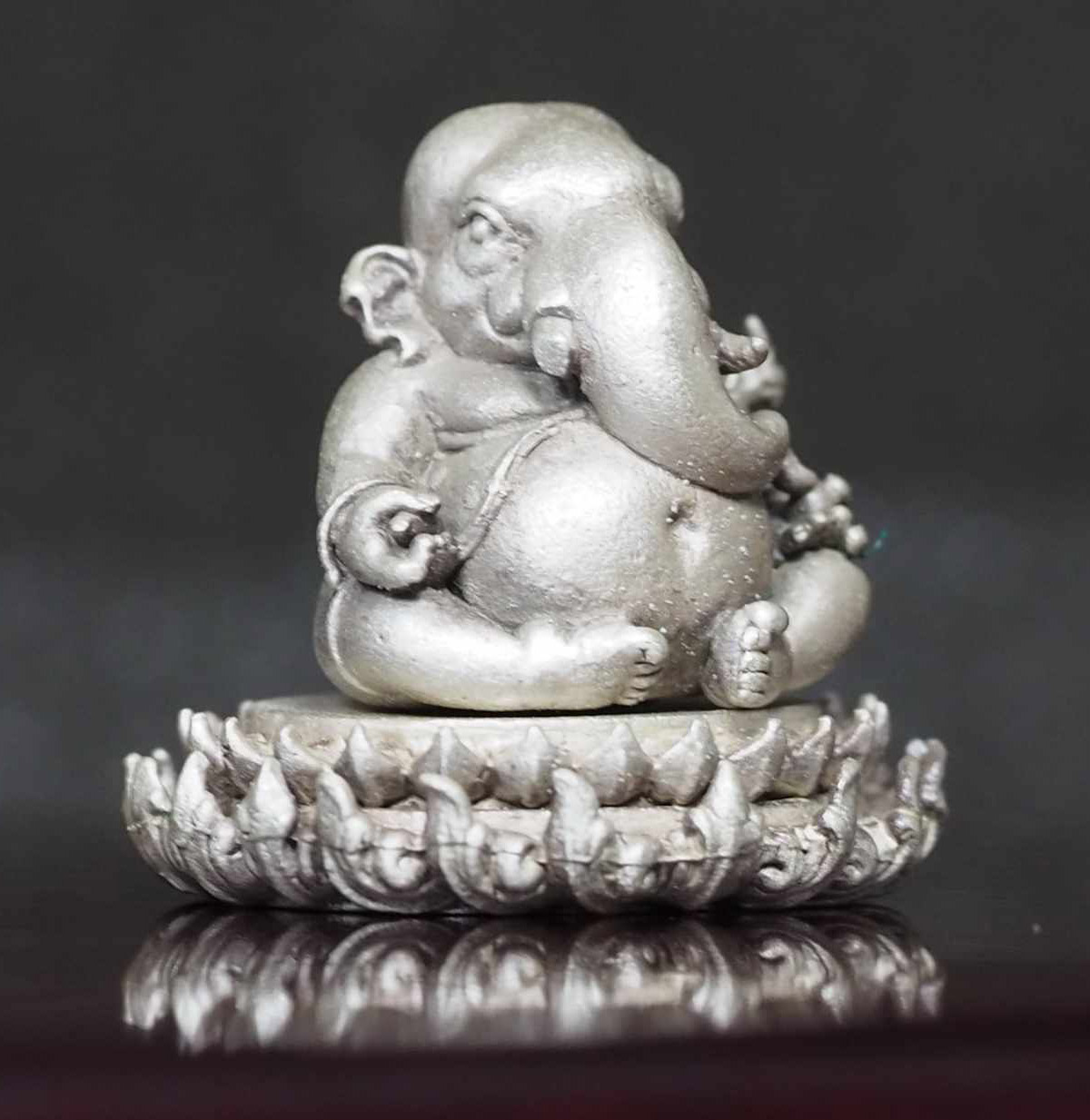 พระพิฆเนศประทับบนฐานบัว รุ่นสร้างโบสถ์ เนื้อเงินซาติน