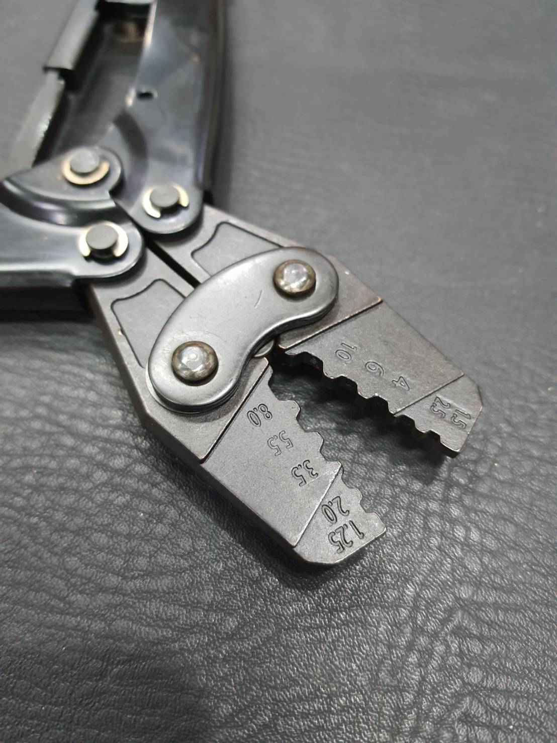 คีมย้ำหางปลา รุ่น HX-10 แบบย้ำรูปหกเหลี่ยม