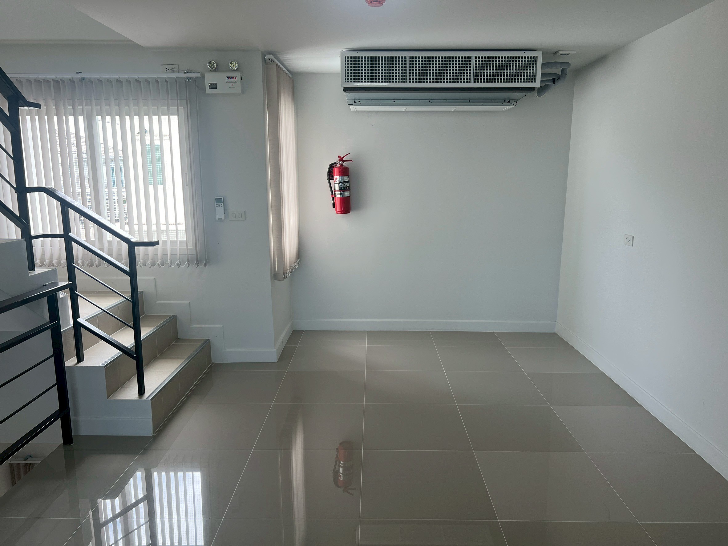 ให้เช่าบ้าน คุณาลัย เวสต์เกท ถนนบ้านกล้วย-ไทรน้อย (รหัสทรัพย์ KC212250)