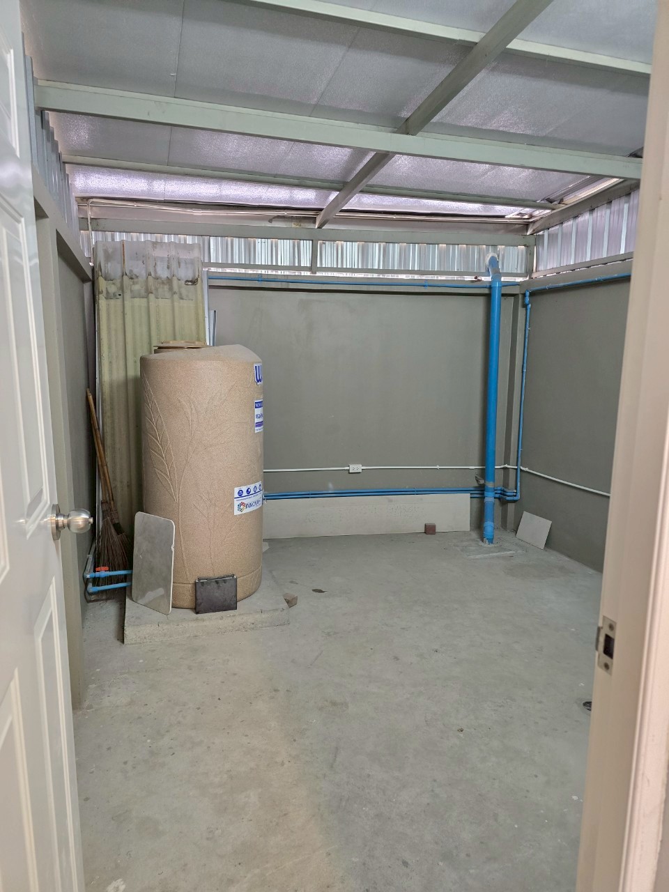 ให้เช่าอาคารพาณิชย์ ริมถนนเอกชัย ปากซอยเอกชัย109 (รหัสทรัพย์ B12615ห้อง3)