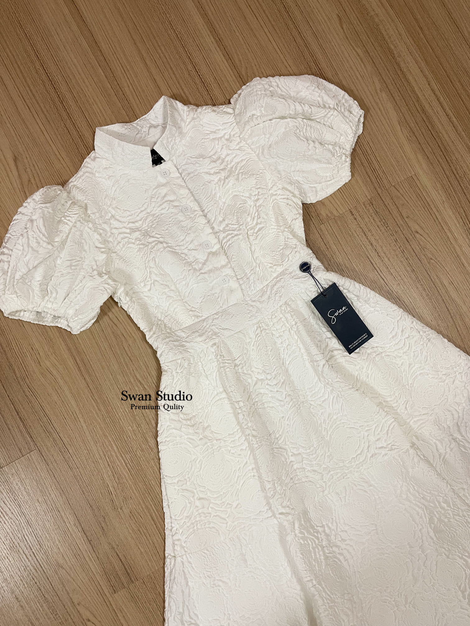 แม็กซี่เดรสสีขาว-สีดำ แขนทรงแขนตุ๊กตา s m l