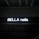 ป้ายอักษรโลหะ ติดไฟอะคริิลิค ไฟออกหน้าแสงสีขาว - ขอบโลหะพ่นสีดำด้าน #BELLAnails ติดตั้งป้ายโลตัสศรีนครินทร์