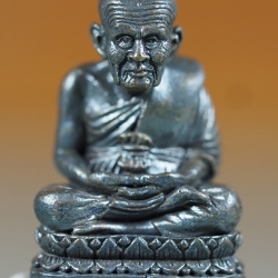 หลวงปู่ทวดลอยองค์บรรจุกริ่ง(สูง 2.5 ซม.) เนื้อทองผสม รุ่น เมตตาบารมี วัดพระบรมธาตุ จ.นครศรีธรรมราช