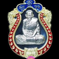 เหรียญเสมาหัวเสือ รุ่นมหาเศรษฐี ๙ รอบ เนื้อแร่ หน้าอัลปาก้า ขอบหน้าฝาบาตรลงยา 2 สี หลวงปู่ทวน วัดโป่งยาง จ.จันทบุรี