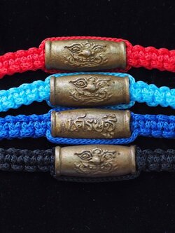 ลูกสะกดหน้าท้าวเวสสุวรรณ-เศรษฐี ถักเชือกข้อมือ (ปรับขนาดได้)