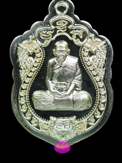 เหรียญเสมาหัวเสือ รุ่นมหาเศรษฐี ๙ รอบ เนื้อทองฝาบาตรไม่ตัดปีกหลังเรียบโค๊ด๙ หลวงปู่ทวน วัดโป่งยาง จ.จันทบุรี