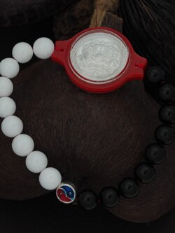 สร้อยหินมงคลร้อยเหรียญหน้าท้าวเวสสุวรรณ-เศรษฐี เนื้อโลหะชุบเงิน