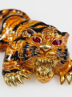 ยอดพยัคฆ์ตะปบทรัพย์ เนื้อทองระฆัง ลงยาลายพาดกลอน หลวงพ่อยอด โกลโล วัดตะคร้อ จ.นครราชสีมา