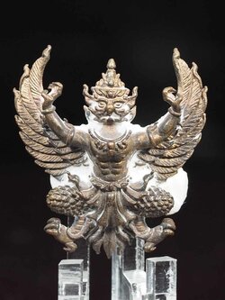 พญาครุฑ มหาสิทธิโชค (รุ่นแรก) วัดศาลเจ้า จ.ปทุมธานี เนื้อสัมฤทธิ์โบราณ