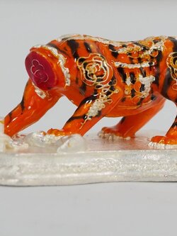 เสือหัวขาด รุ่น ราชาพยัคฆ์ เนื้อโลหะชุบกะไหล่เงินลงยา