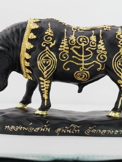 นนทิมหาศุภโชค ขนาดบูชา เนื้อโลหะดำนิลกาฬ ปิดทองลายยันต์ งานหล่อแบบโบราณยันต์นูน(ยันต์เส้นขนมจีน)