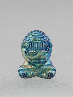 พระปิดตาอุตตโม สุนันโท เนื้อทนสิทธิ์สีปีกแมลงทับ หน้าตักกว้าง 1.2 ซม.สูง 2 ซม.หลวงพ่อสนั่น สุนันโท วัดกลางราชครูธาราม จ.อ่างทอง