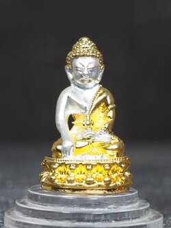 พระกริ่ง รุ่นเยือนอินเดีย เนื้อโลหะชุบสองกษัตริย์ ใต้ฐานฝังตะกรุดเงินแท้-ทองคำแท้ หลวงพ่อยอด โกสโล วัดตะคร้อ อ.โนนไทย จ.นครราชสีมา