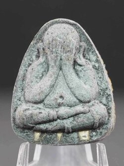 พระปิดตาพิมพ์ปลดหนี้หลวงปู่โต๊ะ เนื้อใบลานฝังตะกรุดเงินแท้ 3 ดอก หลังยันต์ตรี รุ่นสร้างโบสถ์วัดบ้านอ้อ