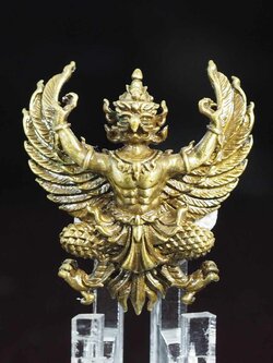 พญาครุฑ มหาสิทธิโชค (รุ่นแรก) วัดศาลเจ้า จ.ปทุมธานี เนื้อทองระฆังซาติน