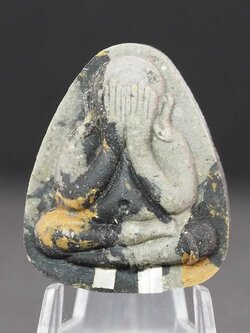 พระปิดตาพิมพ์ปลดหนี้หลวงปู่โต๊ะ เนื้อก้นครกรวมมวลสารฝังตะกรุดเงินแท้ 2 ดอก หลังยันต์ตรี รุ่นสร้างโบสถ์วัดบ้านอ้อ