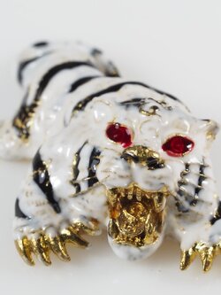 ยอดพยัคฆ์ตะปบทรัพย์ เนื้อทองระฆัง ลงยาเสือขาว หลวงพ่อยอด โกลโล วัดตะคร้อ จ.นครราชสีมา