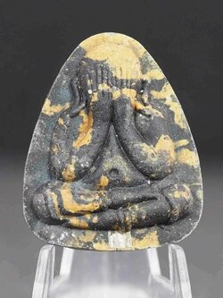 พระปิดตาพิมพ์ปลดหนี้หลวงปู่โต๊ะ เนื้อก้นครกรวมมวลสารฝังตะกรุดเงินแท้ 1 ดอก หลังยันต์ตรี รุ่นสร้างโบสถ์วัดบ้านอ้อ