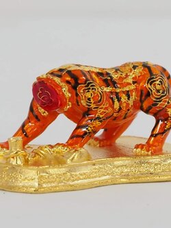เสือหัวขาด รุ่น ราชาพยัคฆ์ เนื้อโลหะชุบกะไหล่ทองลงยา เสือลายพาดกลอน