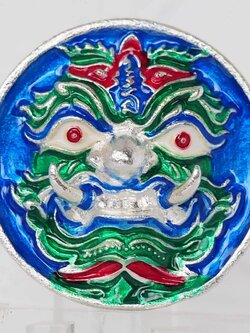 เหรียญหล่อท้าวเวสสุวรรณ รุ่นเศรษฐีบูชาครู เนื้อเงินลงยาสีน้ำเงิน