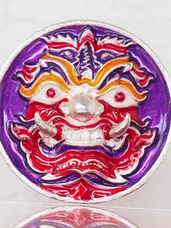 เหรียญหล่อท้าวเวสสุวรรณ รุ่นเศรษฐีบูชาครู เนื้อโลหะกะไหล่เงินลงยา สีม่วง