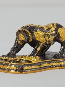 เสือหัวขาด รุ่น ราชาพยัคฆ์ เนื้อโลหะชุบแบล็คโรเดียมยันต์ทอง