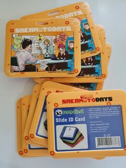 ตลาดการ์ด รับผลิตที่ใส่บัตร (Card Holder) กรอบใส่บัตร สกรีนลาย (ไม่รวมสายคล้อง) สามารถใช้ร่วมกับสายคล้องบัตรทั่วไปได้ ฝาสไลด์เลื่อนเปิดเพื่อใส่การ์ดได้อย่างง่ายดาย ช่วยดูแลบัตรให้คงสภาพดี สีสันสดใส สั่งซื้อและออกแบบกรอบใส่บัตรรูปแบบลายการ์ตูน ภาพการ์ตูน ภ