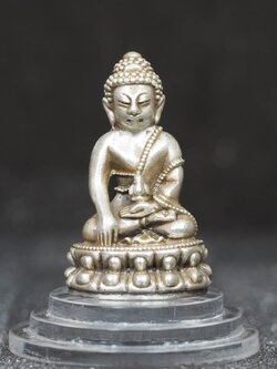 พระกริ่ง รุ่นเยือนอินเดีย เนื้อเงินซาติน ใต้ฐานฝังตะกรุดเงินแท้-ทองคำแท้ หลวงพ่อยอด โกสโล วัดตะคร้อ อ.โนนไทย จ.นครราชสีมา