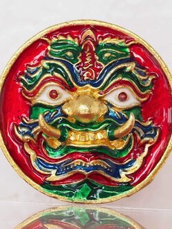 เหรียญหล่อท้าวเวสสุวรรณ รุ่นเศรษฐีบูชาครู เนื้อทองระฆังลงยา สีแดง