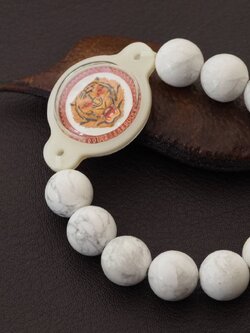 เหรียญจ้าวพยัคฆ์ลงยาสีขาว ร้อยสร้อยข้อมือหินฮาวไลท์