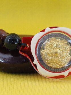 เหรียญโภคทรัพย์มหาเศรษฐี ร้อยสร้อยข้อมือหินสามทหารเสือ (Three Color Tiger's Eye)