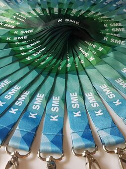 สายคล้องสอดสี