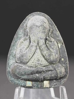 พระปิดตาพิมพ์ปลดหนี้หลวงปู่โต๊ะ เนื้อใบลานฝังตะกรุดเงินแท้ 2 ดอก หลังยันต์ตรี รุ่นสร้างโบสถ์วัดบ้านอ้อ