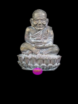 หลวงปู่ทวดลอยองค์ฐานบัวเล็ก(หล่อโบราณ)เนื้อนวโลหะใต้ฐานบรรจุตะกรุดทิพยมนต์ รุ่นมหาทิพยมนต์ พ่อท่านฉิ้น วัดเมืองยะลา จ.ยะลา