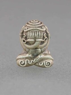 พระปิดตาอุตตโม สุนันโท เนื้อเงินซาติน หน้าตักกว้าง 1.2 ซม.สูง 2 ซม.หลวงพ่อสนั่น สุนันโท วัดกลางราชครูธาราม จ.อ่างทอง