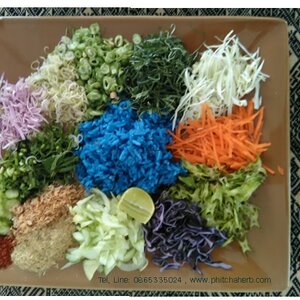 ข้าวยำปักษ์ใต้ ยายประไพ สมุนไพรหลากหลายชนิด