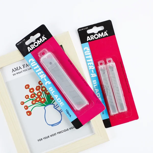 ใบมีด ใบมีดคัตเตอร์ 30/45องศา Aroma ใบมีด ใบมีดคัตเตอร์ 30/45องศา Aroma