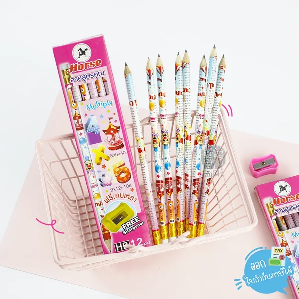 (12 แท่ง+กบเหลา) ดินสอ ดินสอไม้ ตราม้า ความเข้ม HB ลายสูตรคูณ (12 แท่ง+กบเหลา) ดินสอ ดินสอไม้ ตราม้า ความเข้ม HB ลายสูตรคูณ